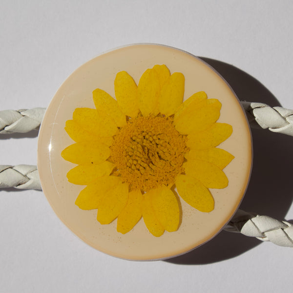 Daisy Bolo Tie - White/White