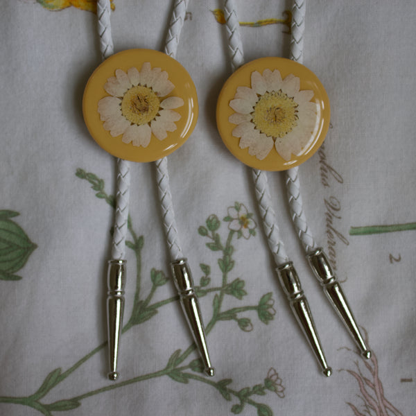 Daisy Bolo Tie - Yellow/White