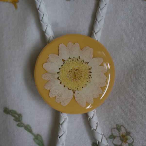 Daisy Bolo Tie - Yellow/White